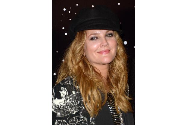 Drew Barrymore (44) stammt aus einer Schauspielerdynastie und wurde mit sechs Jahren durch 'E.T. - Der Außerirdische' zum Ki...