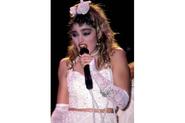 1983 brachte Madonna ihr gleichnamiges Debütalbum auf den Markt. Ihr einzigartiger Sound verbreitete sich wie ein Lauffeuer....