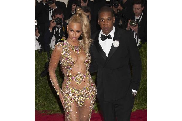 Beyoncé und Jay-Z sind wohl aktuell das berühmteste Pärchen, das mit Fremdgehgeschichten in den Medien stand. Verarbeitet wu... Beyoncé und Jay-Z sind wohl aktuell das berühmteste Pärchen, das mit Fremdgehgeschichten in den Medien stand. Verarbeitet wu...