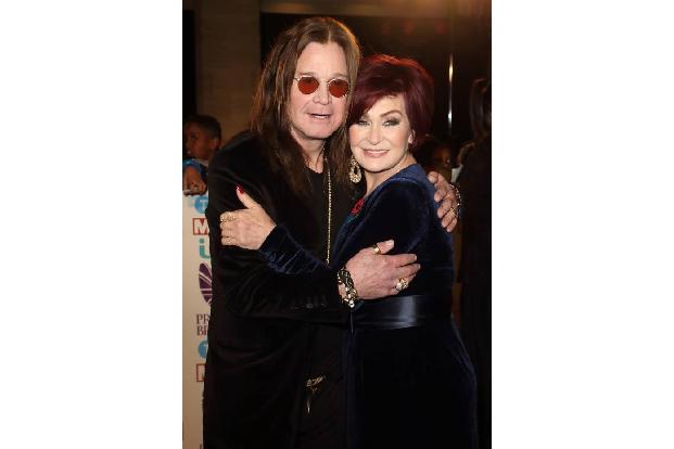 ...ebenfalls Sharon Osbourne. Ozzy soll ja sexsüchtig sein, sie einige Male betrogen haben, aber nach einer kurzen Pause ist...