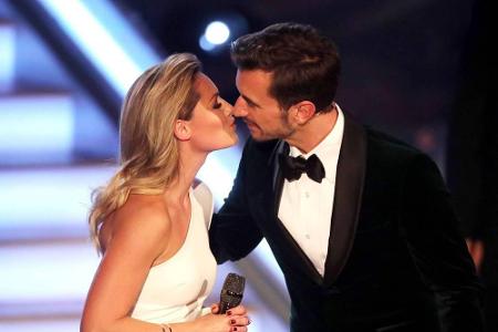Ob glamourös in Abendrobe in einer TV-Show 2016...