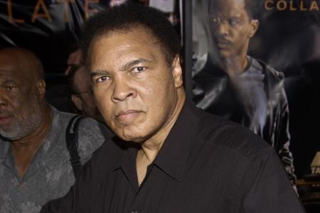Muhammad Ali (1942-2016) gilt als einer der erfolgreichsten Boxer aller Zeiten. Neben seiner Parkinson-Erkrankung litt er au...