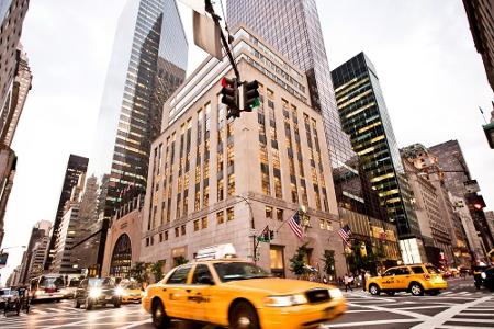 Einmal Shoppen wie Carrie Bradshaw - in der Fifth Avenue kein Problem. In der Straße in New York reihen sich Boutiquen anein...