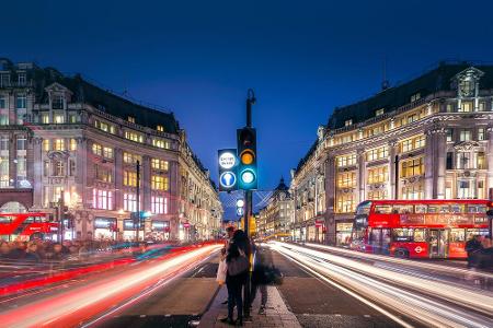 Dass nicht nur New York nie schläft, sondern auch London, beweisen die Geschäfte in der Oxford Street. Quasi 24/7 ist hier T...