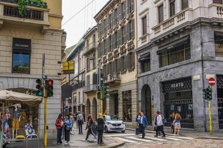 Wir bleiben in Italien: Wer zur Zeit der Fashion Week in Mailand ist, wird um die Via Monte Napoleone nicht herumkommen. Und...