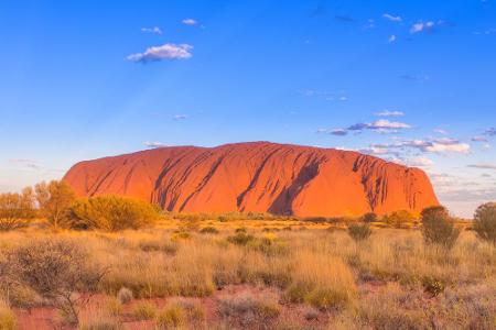 Der Uluru oder Ayers Rock in Australien ist der heilige Berg der Aborigines. Die Ureinwohner hatten lange gefordert, das Bes...