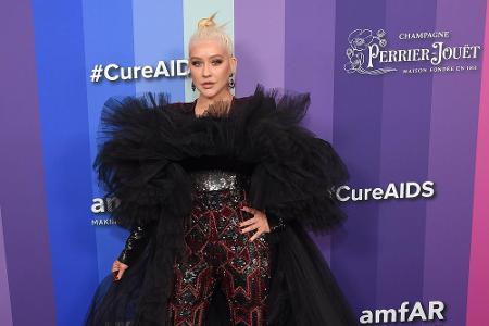 Christina Aguilera (39) hat eigentlich ein gutes Händchen in Sachen Mode. Doch bei der amFAR Gala in Los Angeles setzte dies...