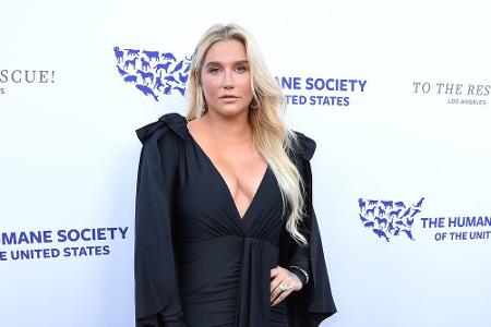 Auch Sängerin Kesha (32) hatte 2019 einen modischen Aussetzer. Dieses asymmetrisch-geschnittene Kleid sah ein wenig befremdl...