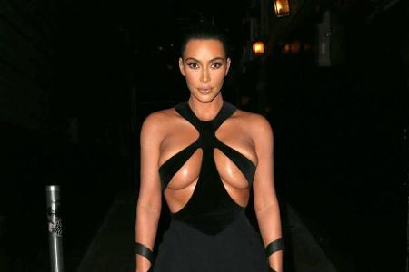 Kim Kardashian (39) präsentiert gerne ihre Kurven. Doch bei den Beauty Awards schoss sie ein wenig über das Ziel hinaus. Nur...