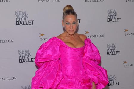 Sarah Jessica Parker (54) gilt eigentlich als Mode-Ikone. Doch selbst sie hatte 2019 einen modischen Aussetzer und erschien ...