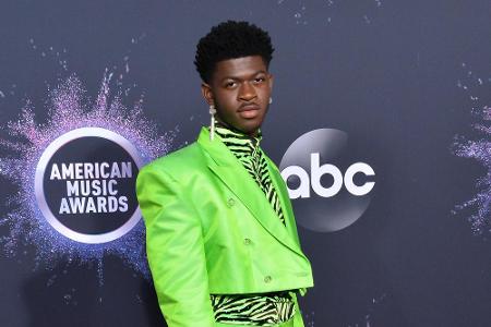 Keine Augenweide war der giftgrüne Anzug von Lil Nas X (20), den er bei den American Music Awards trug. Dazu kombinierte er ...