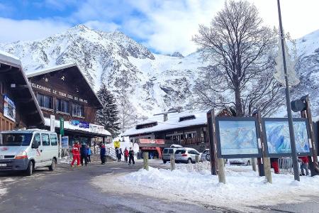 In Frankreich ist die Benutzung der Winterreifen nicht Pflicht, kann aber kurzfristig vorgeschrieben werden. Verstöße werden...