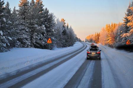 In Schweden muss Ihr Auto bei Winterverhältnissen vom 1. Dezember bis 31. März mit Winterreifen bestückt sein. Die Profiltie...