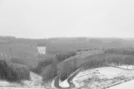 Liegt in Luxemburg Schnee oder gibt es Glatteis, müssen Sie mit Winterreifen fahren. Die Mindestprofiltiefe liegt bei 1,6 Mi...