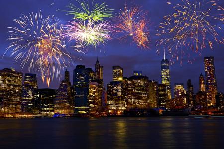 Ein Klassiker zum Jahresausklang: New York. Hier kann man den weltberühmten Ball Drop am Time Square bestaunen. Das Feuerwer...