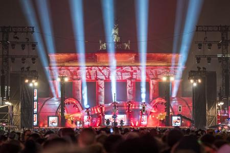 Silvester in Berlin ist beliebt bei den Deutschen. Immerhin bietet die Stadt am Brandenburger Tor die größte Party Deutschla...
