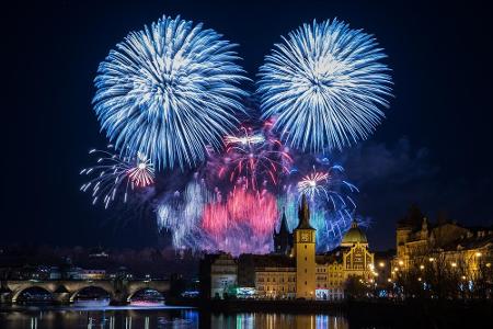 Prag hat von rauschenden Festen, günstigen Übernachtungsmöglichkeiten bis hin zu einem Katerfrühstück alles zu bieten. Hier ...