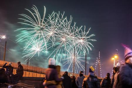 Das Silvesterfeuerwerk in Amsterdam ist grandios und kann auf einer der Open-Air-Partys bestaunt werden, auf denen es auch n...