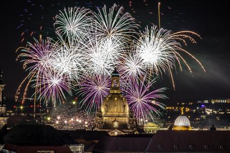 Silvester in Dresden ist dank des spektakulären Feuerwerks, welches zu den schönsten in Deutschland zählt, ein Muss. Davor k...