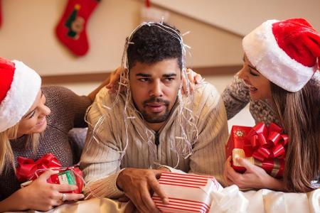 Die Weihnachtszeit ist der reinste Horror? Diese Songs sind für Feiertagsmuffel ein Muss: