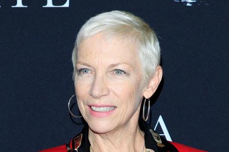 Am ersten Weihnachtsfeiertag feiert Sängerin Annie Lennox ihren 65. Geburtstag. Die Oscar-Gewinnerin lässt es mittlerweile r...