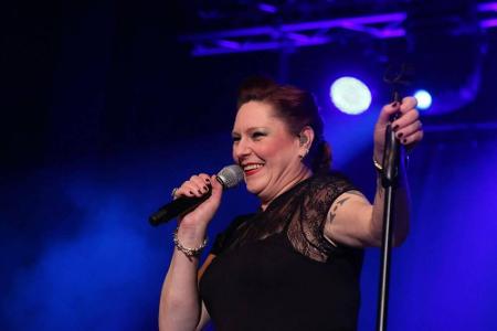 Noch ein Runder: Sängerin AnNa R. von Rosenstolz wird am ersten Weihnachtsfeiertag 50. Nach einer sechsjährigen Pause meldet...