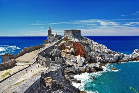 In unmittelbarer Nähe zu den Cinque Terre liegt Porto Venere. Die kleine Stadt hat ihren Ursprung vermutlich schon im ersten...