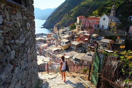 Um die Dörfer der Cinque Terre zu besuchen, sollte man gut zu Fuß sein. Aufgrund der Architektur müssen Einheimische und Url...