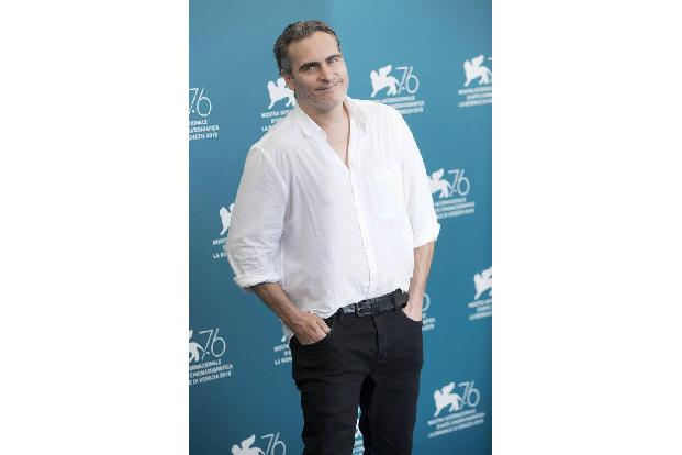 Seit Monaten fiebern Fans darauf hin, ihr Idol Joaquin Phoenix als Joker im gleichnamigen Film zu sehen; eine Origin-Story, ...