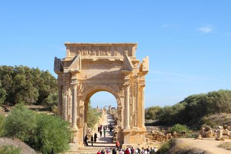 In Libyen liegt auch die riesige Ruinenstadt Leptis Magna, in der einst die Löwen für das Kolosseum verschifft wurden. Damal...