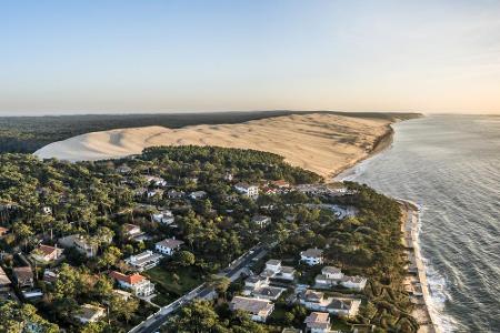 Für Platz zehn sollte ein wenig Kondition mitgebracht werden, denn die Dune du Pilat in Frankreich ist die größte Wanderdüne...