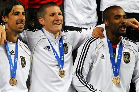 Bei der WM 2010 war Schweinsteiger stellvertretender Kapitän hinter Philipp Lahm. Die DFB-Elf wurde erneut Dritter und der B...