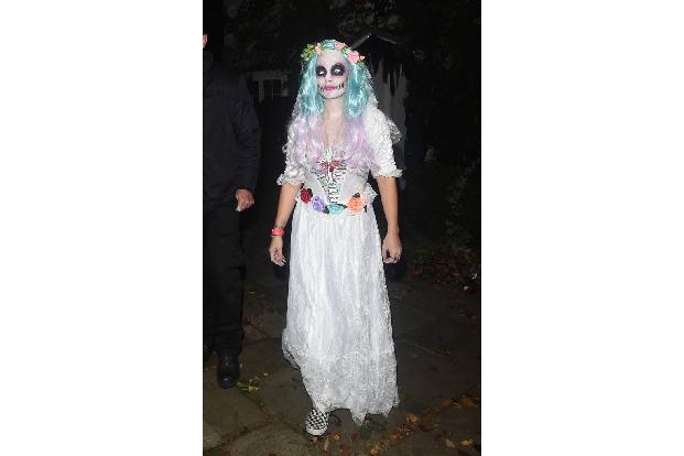 ...riesiger Trend im vergangenen Jahr war es, sein Make-up im Sinne des mexikanischen Dia de los Muertos zu schminken - wie ...