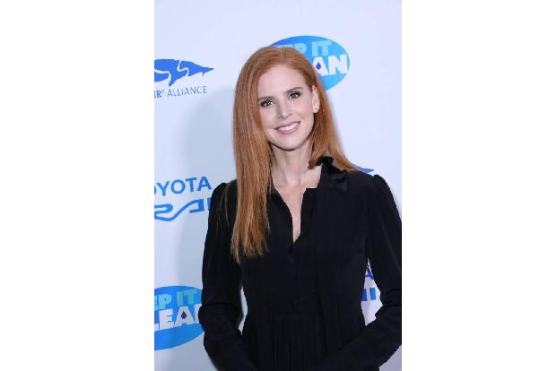 ...Sarah Rafferty, mit der sie in 'Suits' gespielt hatte, wendete sich über ihren eigenen Twitter-Account an die Royal und s...