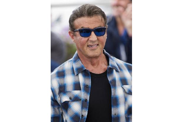 ...Geschichte schließt dabei gleich an 'Rambo III' aus dem Jahr 1988 an, indem Rambo sich mit einem Journalisten zusammentut...