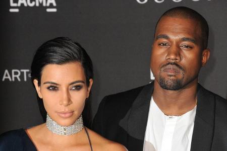 Ähnlich handhaben es Kim Kardashian (38) und Kanye West (42). Bei gemeinsamen Auftritten mimen der Reality-TV-Star und der R...