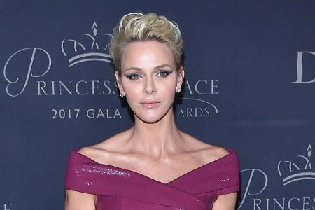 Bei Fürstin Charlène von Monaco (41) könnte man meinen, sie fühle sich nicht wohl in ihrer Haut. Der Gesichtsausdruck der zw...
