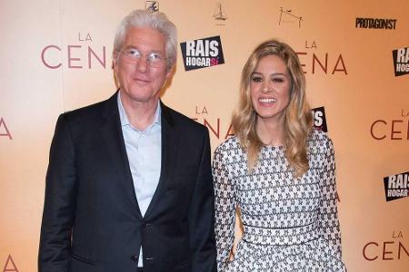 Richard Gere (69) ist ebenfalls Anfang Februar noch einmal Vater geworden. Seine Ehefrau Alejandra (36) brachte einen Sohn z...