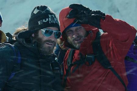 Jason Clarke (r.) und Jake Gyllenhaal spielen die beiden Bergführer Rob Hall und Scott Fischer. Während der Neuseeländer Hal...