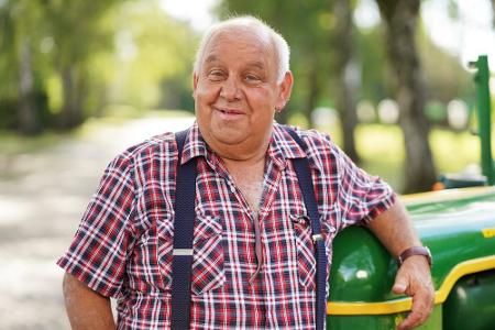 Jürgen (63) aus Thüringen: Er lebt und arbeitet mit seinen elf Mutterkühen, acht Kälbern, zwei Ponys, einem Schwein, einer Z...