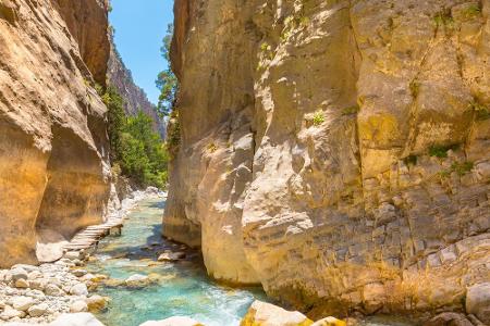 Die Samaria-Schlucht im Südwesten Kretas ist mit einer Länge von 18 Kilometern eine der längsten Wanderrouten Europas. Für s...