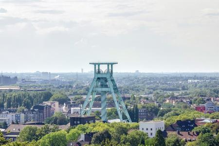 Den sechsten Platz teilt sich Duisburg übrigens mit Bochum. Auch hier kostet das Jawort auf dem Amt 456 Euro im Gesamtpaket....