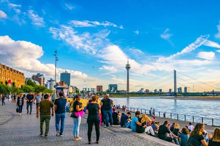 Für einen Städtetrip ist aber auch Düsseldorf die perfekte Wahl. Schöne Parks, viele Promenaden und kreative Stadtteile wart...