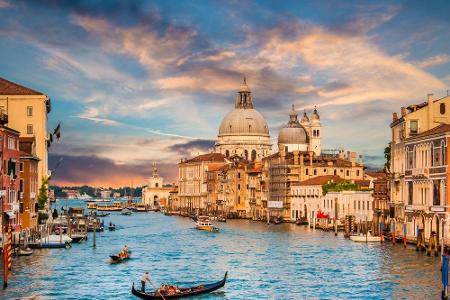 Wir bleiben in Italien: Auch Venedig ist im Sommer, aufgrund der Touristenmassen, keine Reise wert. Im Herbst hingegen schle...