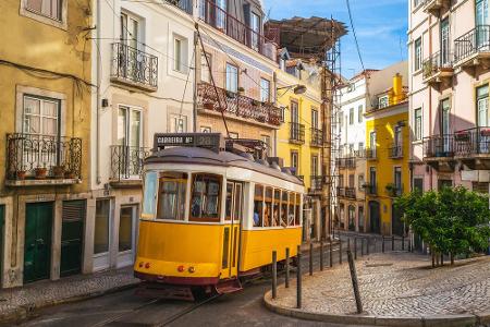Milde Temperaturen zwischen 15 und 19 Grad machen einen Bummel durch Lissabons schmale Gässchen und zahlreichen Restaurants ...