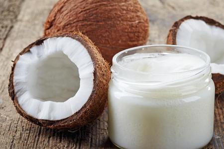 Die Kokosnuss wurde in den letzten Jahren zum Superfood auserkoren - obwohl sie zum Großteil aus Wasser und Fett besteht. Do...