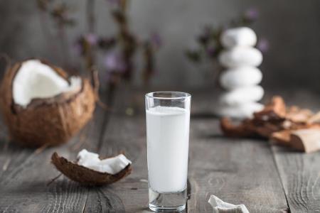 Die Kokosnuss wird in über 100 Cocktail-Rezepten, darunter der Piña Colada, als Zutat aufgeführt. Doch ihr wurde auch ein ei...