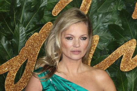 ...Model Kate Moss (45). Nur ein Buchstabe trennt die beiden von der kompletten Überschneidung.