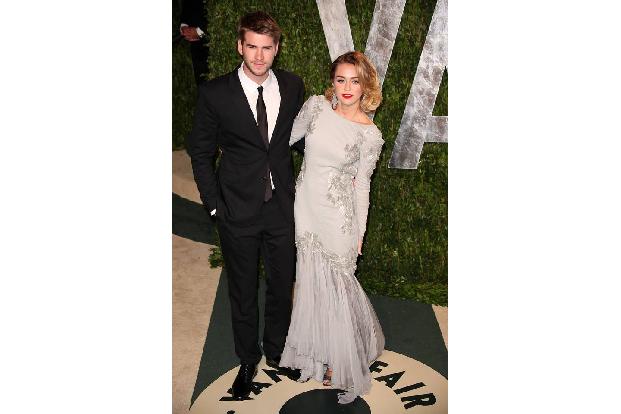 Statt sich weiterhin in wunderschönen Abendroben an der Seite von Liam auf den roten Teppichen zu zeigen, verändert Miley ra...