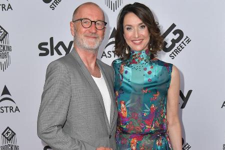 Moderator Peter Lohmeyer und Katharina Behrends, Geschäftsführerin von NBC Universal